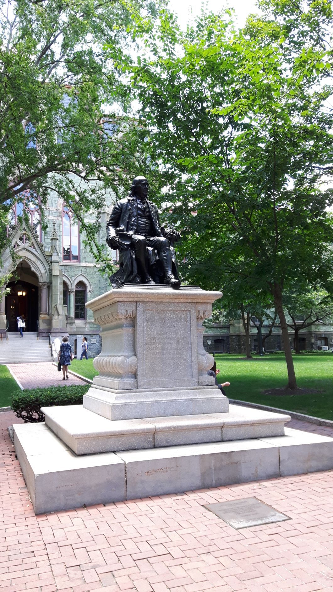 Benjamin Franklin's monument, Penn, Philadelphia (1).jpg